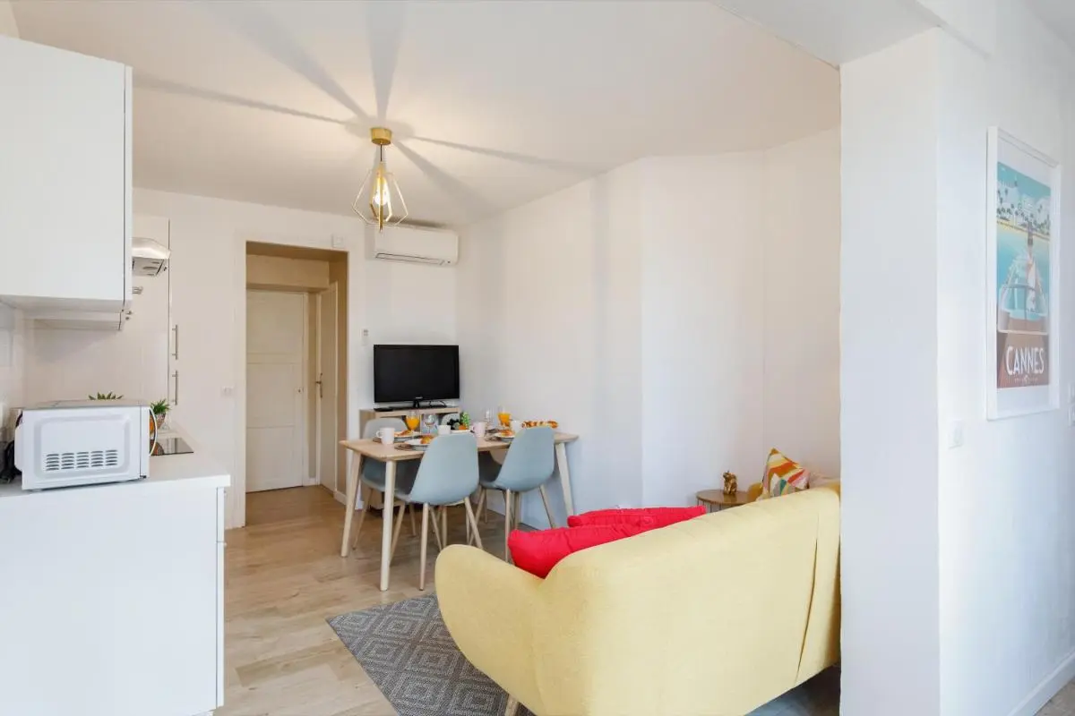 Image 4 of Lumière YourHostHelper