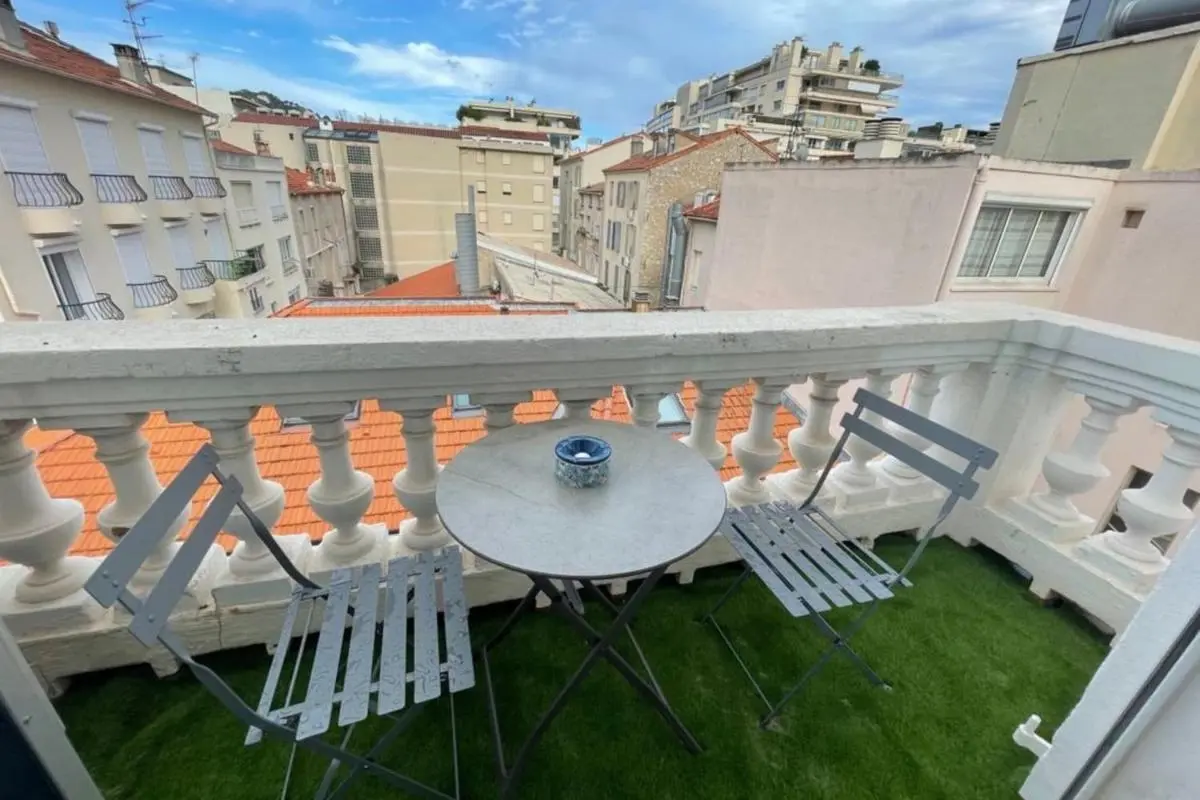 Image 2 of Luxurious 4 bedrooms 1min beaches & 3min Palais