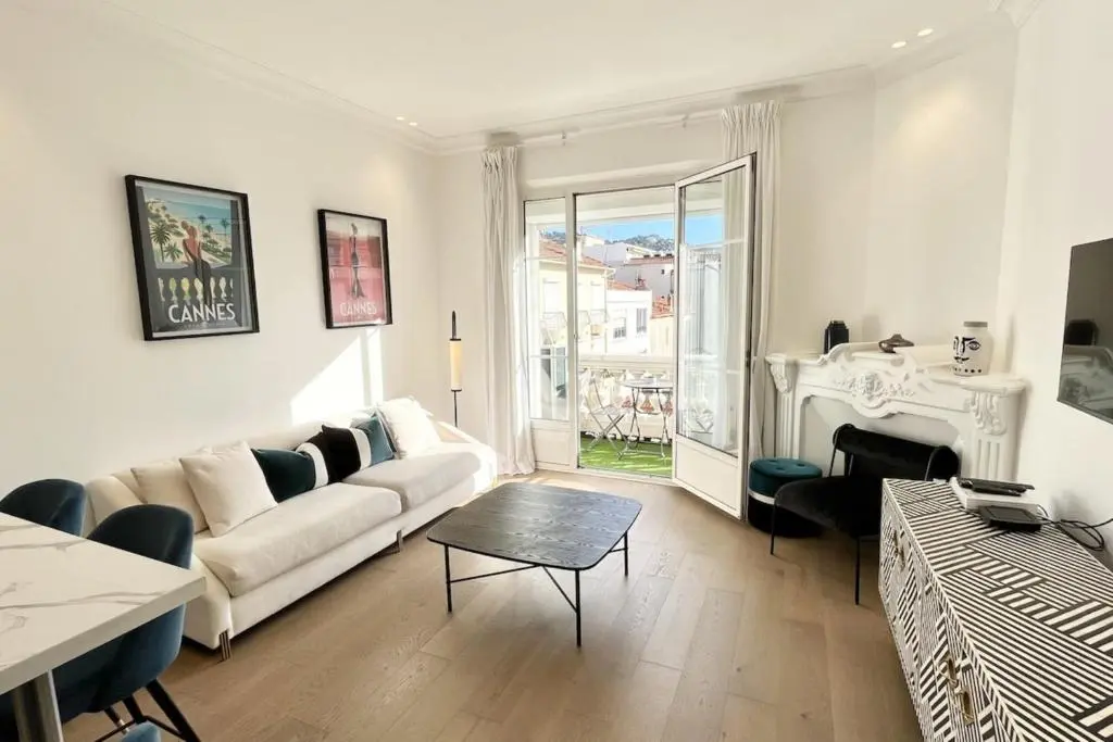 Image of Luxurious 4 bedrooms 1min beaches & 3min Palais