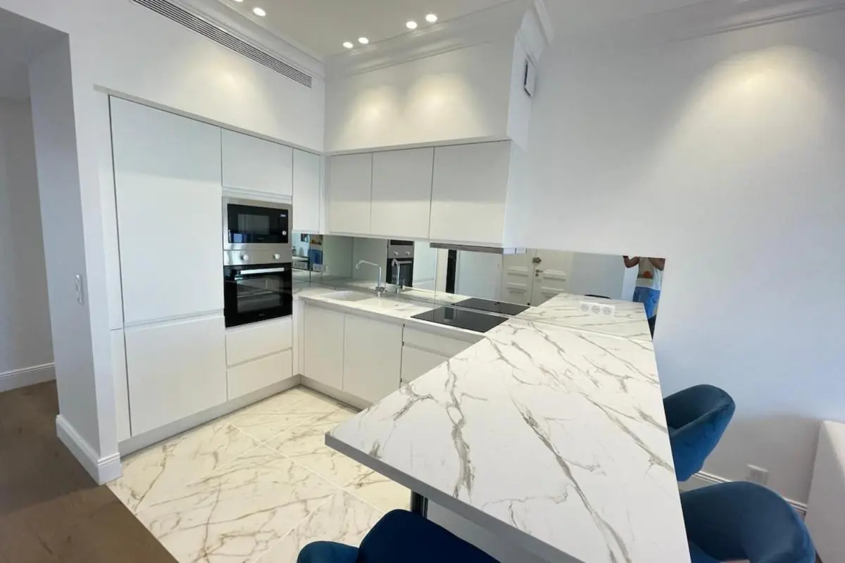 Image 3 of Luxurious 4 bedrooms 1min beaches & 3min Palais