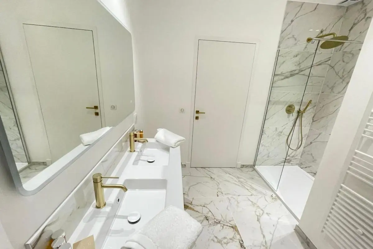 Image 6 of Luxurious 4 bedrooms 1min beaches & 3min Palais