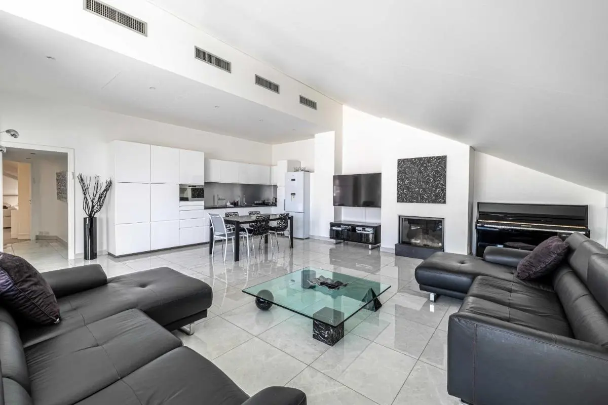 Image 3 of Luxury Penthouse 120 m2 in the heart of Cannes