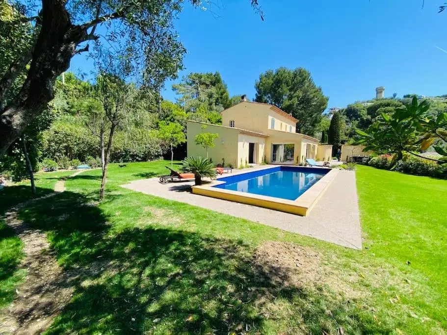 Image 2 of Luxury villa in Cannes with swimming pool & sea view