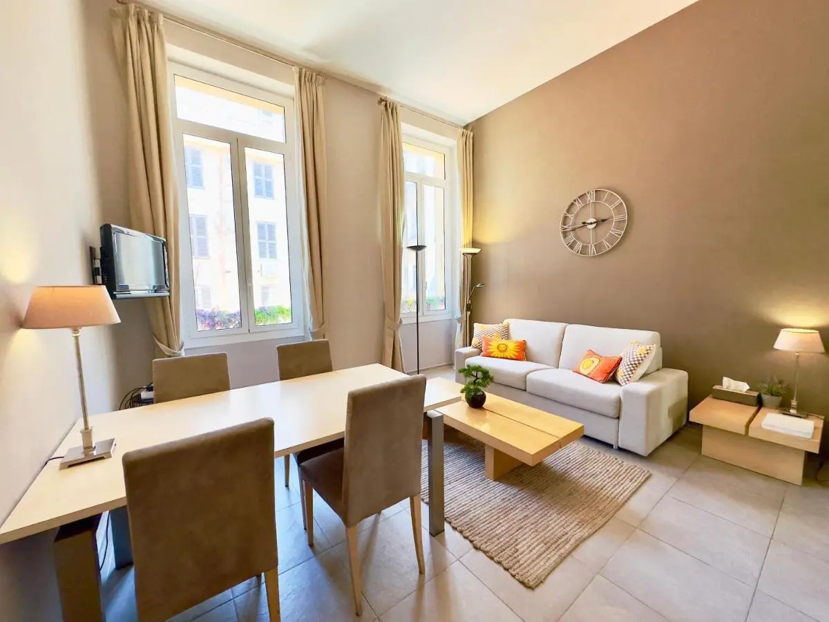 Image 1 of Magnifique 3 pièces – Cannes Croisette – 3 mn Palais – 1mn Plage