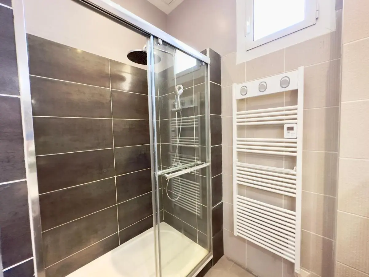 Image 2 of Magnifique 3 pièces – Cannes Croisette – 3 mn Palais – 1mn Plage