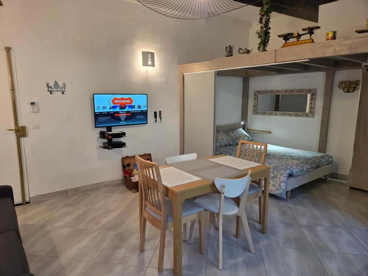 Image 4 of Meynadier 66 – Appartement Très Calme avec Cour Privative, Plage, Gare, Palais à 300m