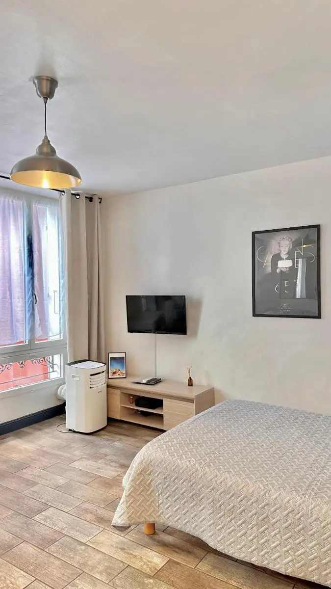 Image 4 of Monroe’s studio at the heart of Cannes and beaches