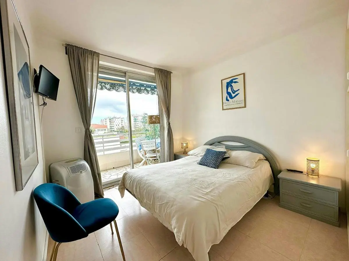 Image 6 of Nice 1 bedroom, sea view, 10 min from Cannes Center & Palais des Festivals