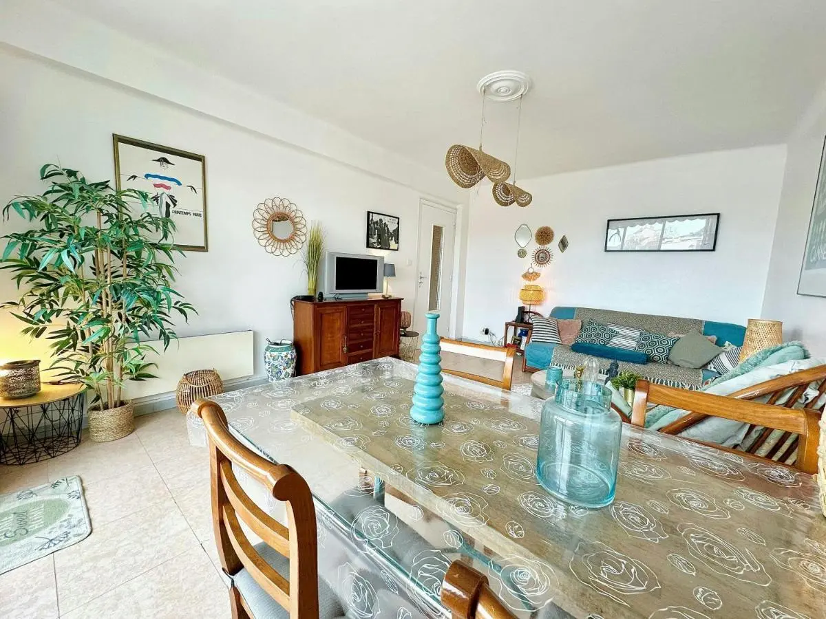 Image 4 of Nice 1 bedroom, sea view, 10 min from Cannes Center & Palais des Festivals