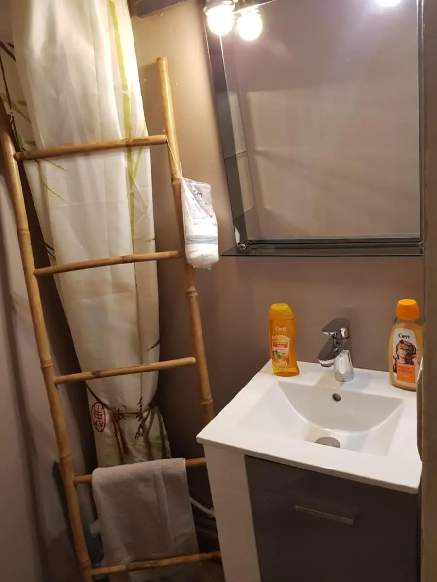 Image 2 of Notre Dame