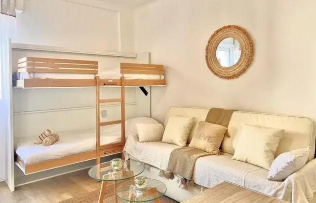 Image 6 of PACA Properties 57A – Studio cosy