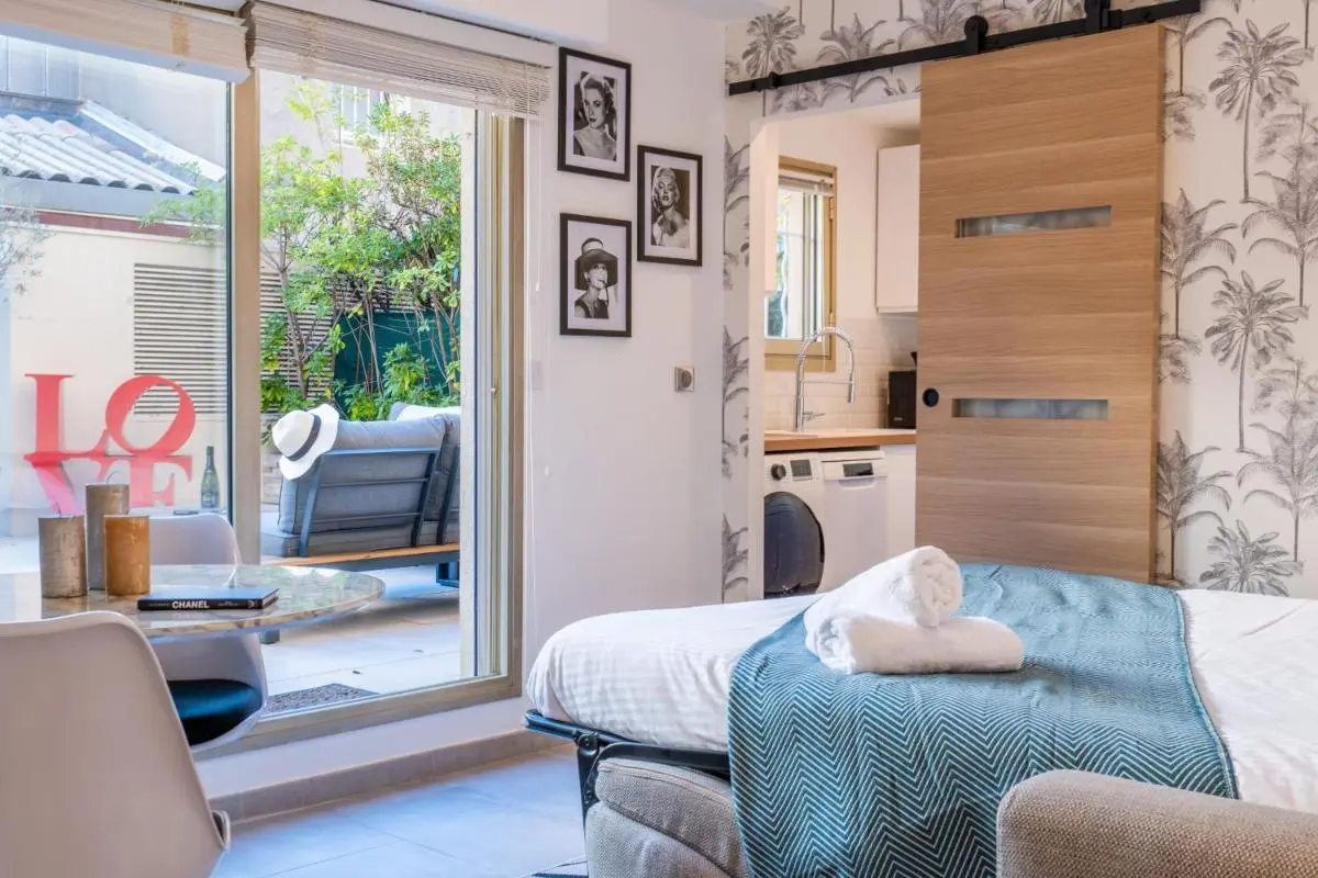 Image 1 of RARE ! Studio with terrace 5min walk to the Palais