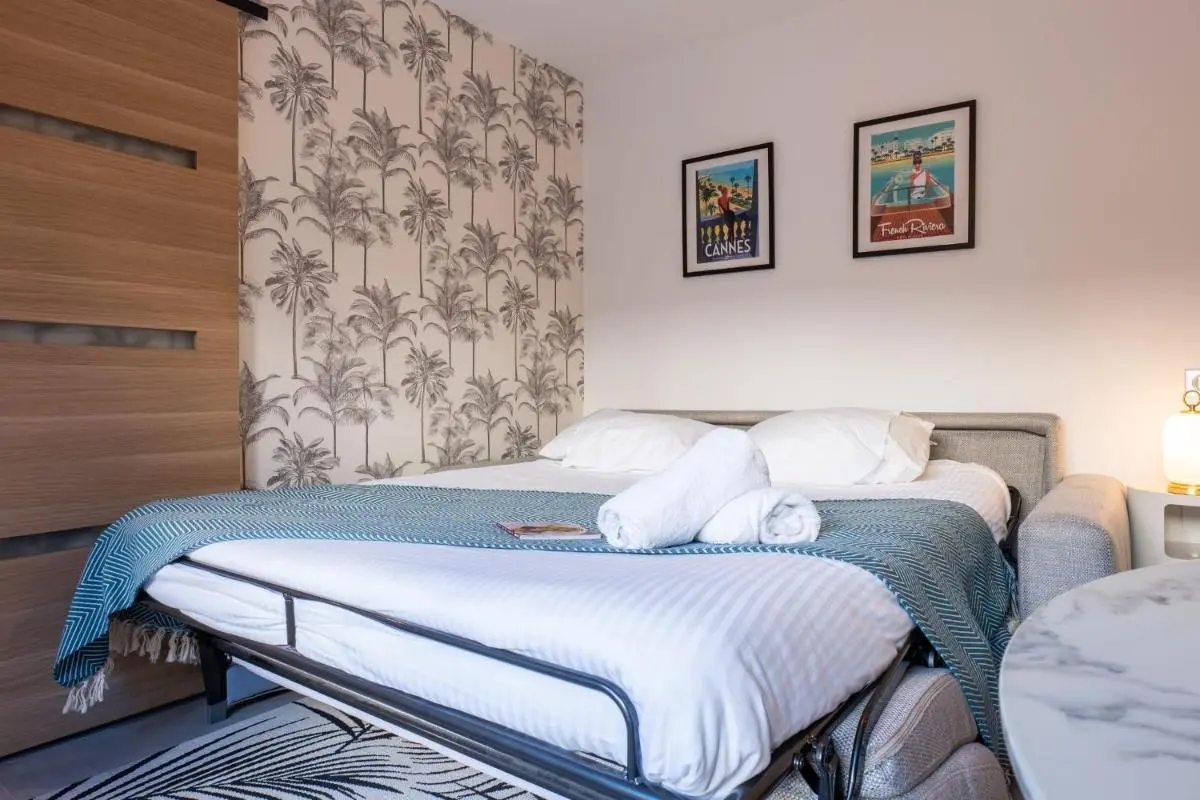 Image 2 of RARE ! Studio with terrace 5min walk to the Palais