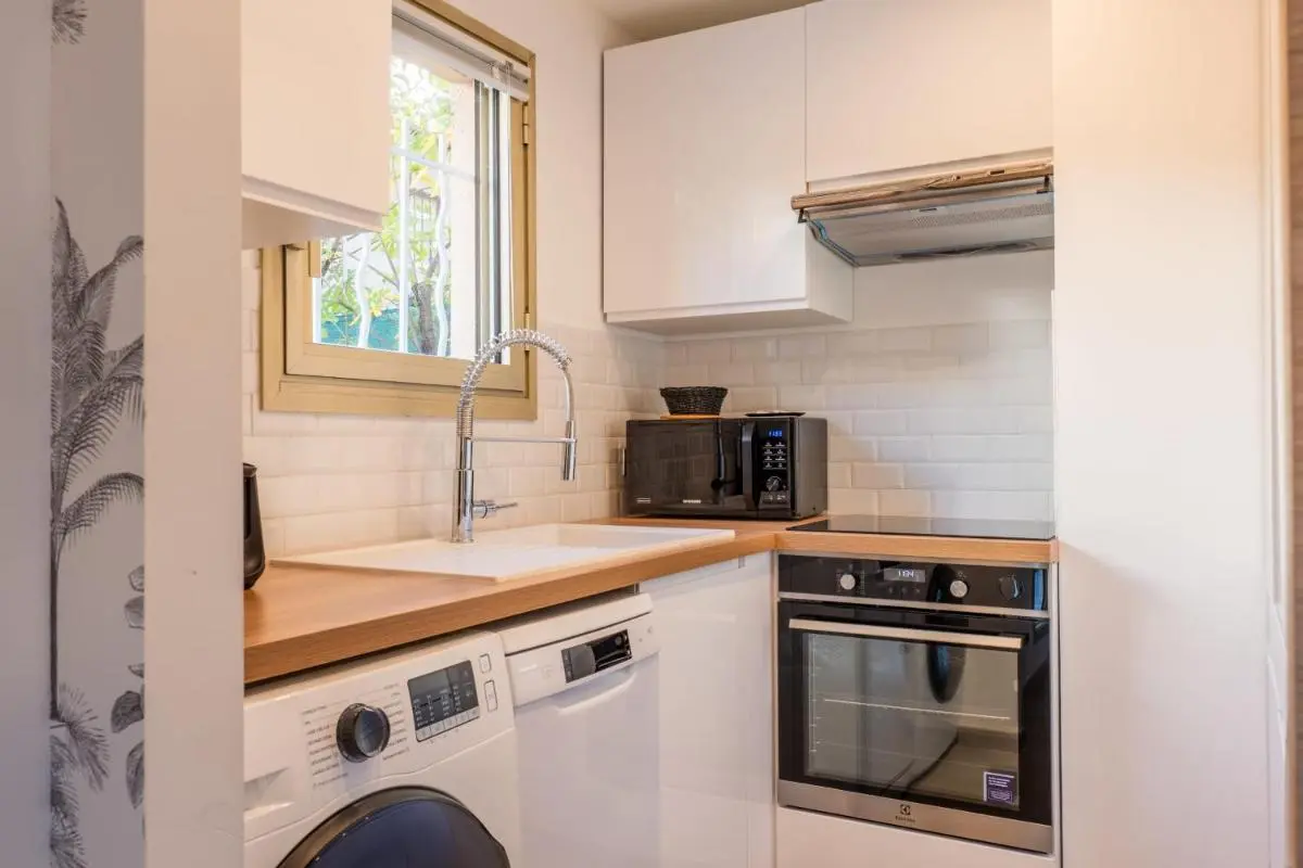 Image 6 of RARE ! Studio with terrace 5min walk to the Palais