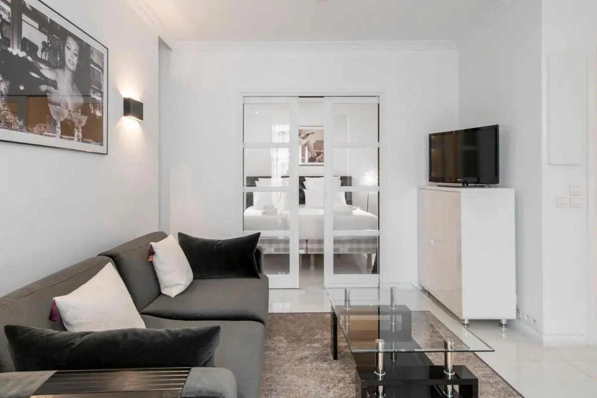 Image 3 of REF 1380 – Cannes Croisette – Apartment for rent