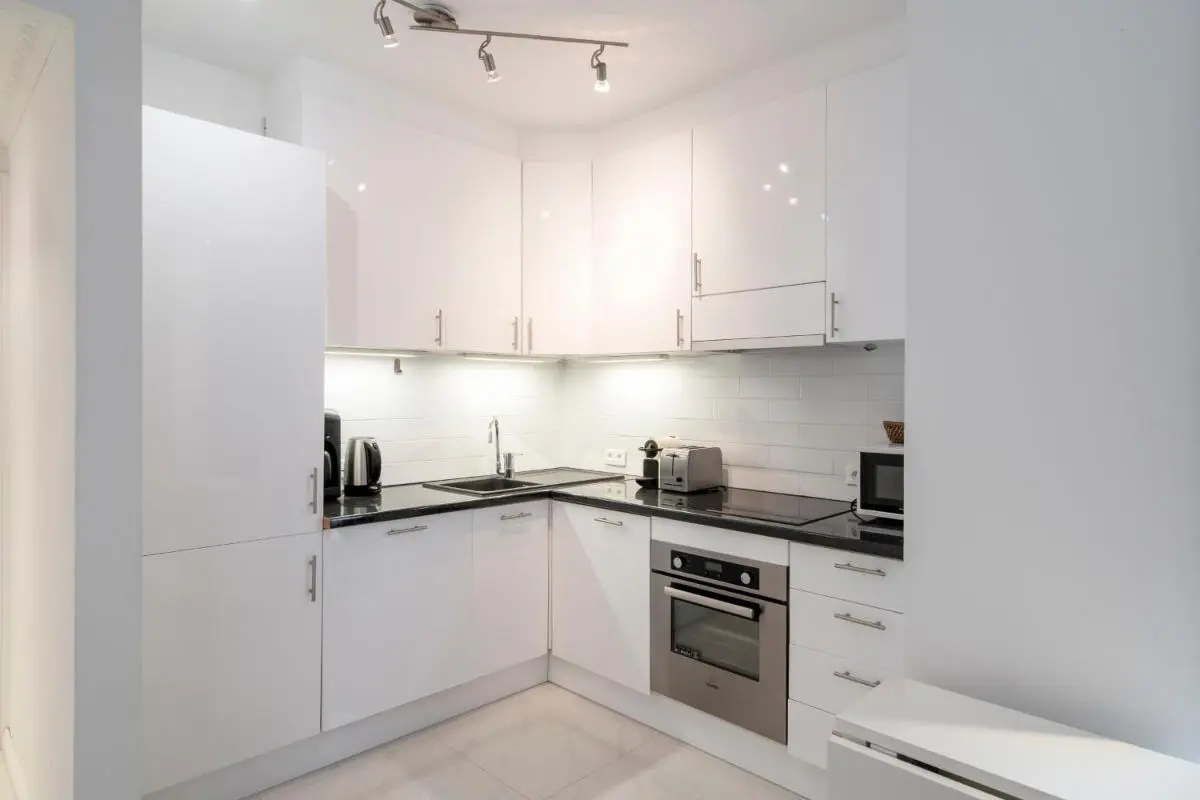 Image 4 of REF 1380 – Cannes Croisette – Apartment for rent