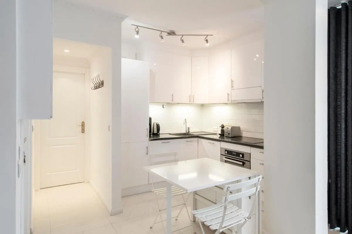 Image 5 of REF 1380 – Cannes Croisette – Apartment for rent