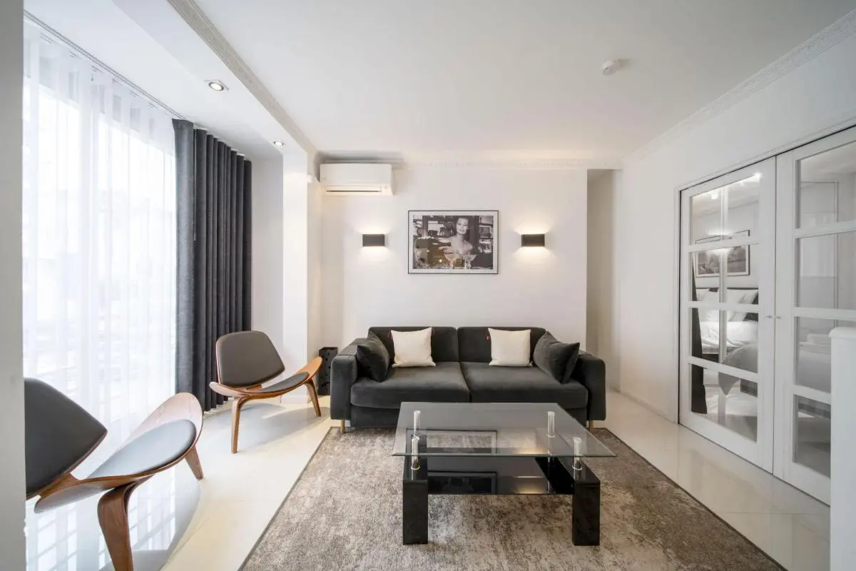 Image 6 of REF 1380 – Cannes Croisette – Apartment for rent