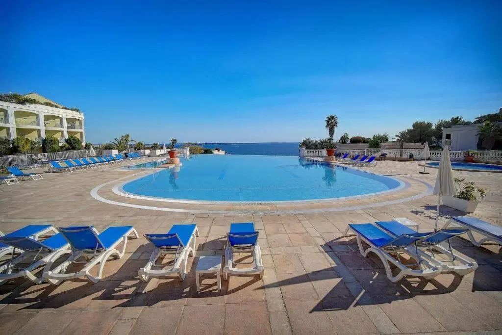 Image 3 of Résidence piscine vue mer parking 4 personnes