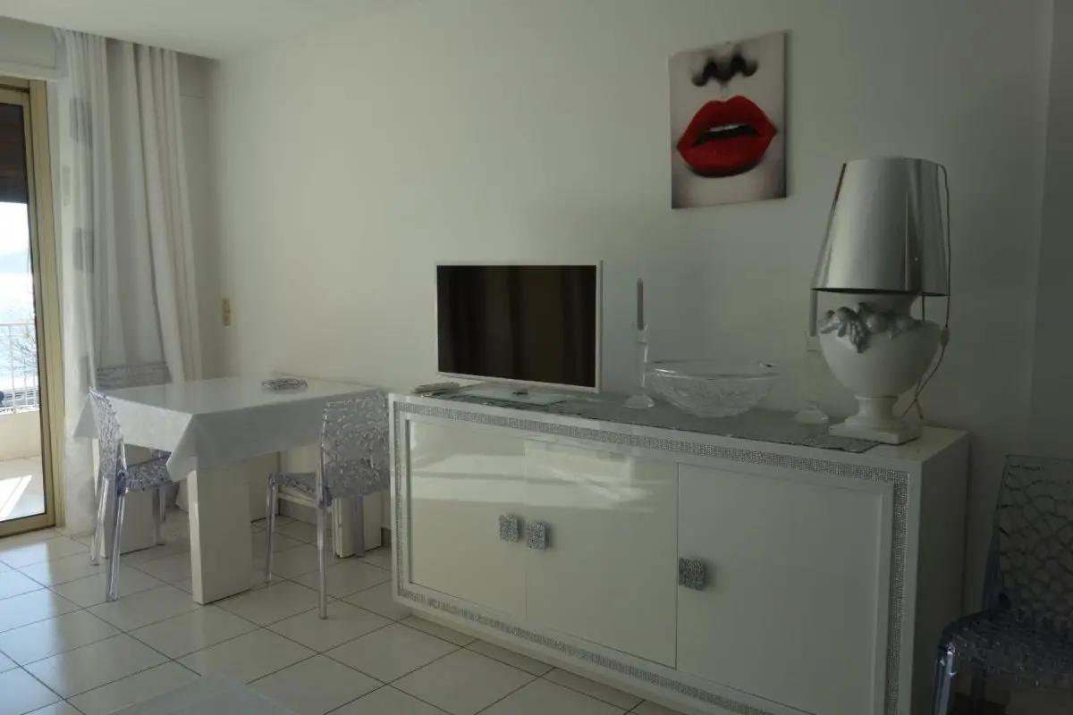 Image 4 of Rocamare 2, by Welcome to Cannes