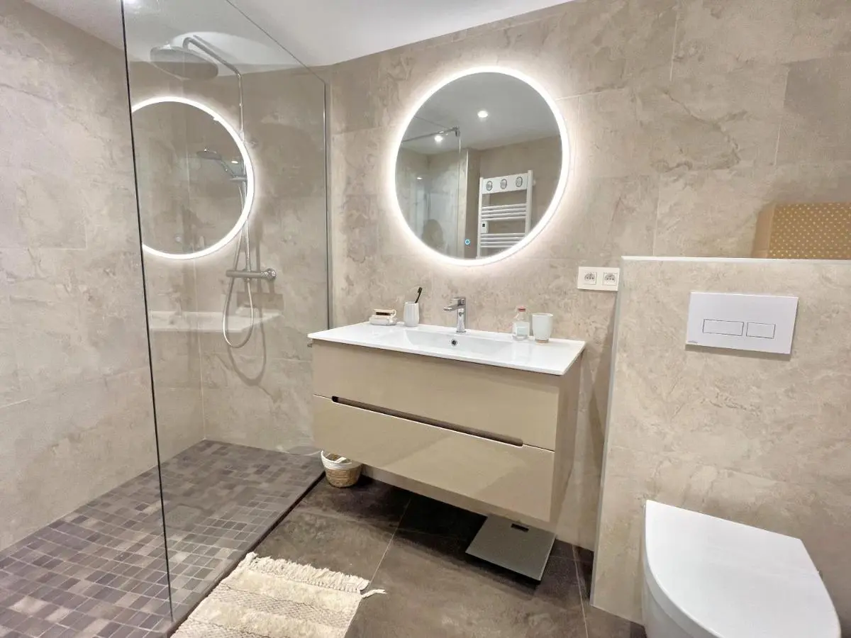 Image 2 of Shelly luxury sea view by Welcome to Cannes