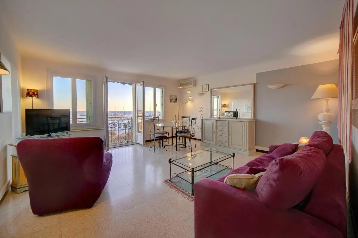 Image 4 of Spacieux 2 Pièces Vue panoramique sur Port de Cannes A1B47