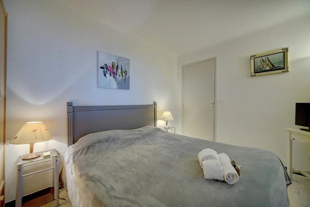 Image 6 of Spacieux 2 Pièces Vue panoramique sur Port de Cannes A1B47