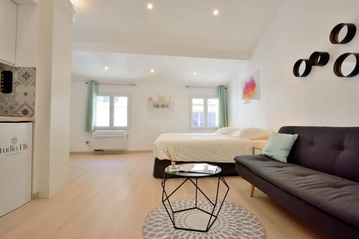 Image 3 of Studio Elly