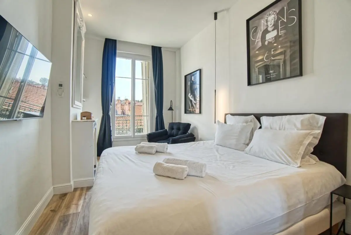 Image 1 of Superbe 3 pièces refait à neuf classé 4 étoiles avec ascenseur et balcon à pied de la plage et du palais des festivals