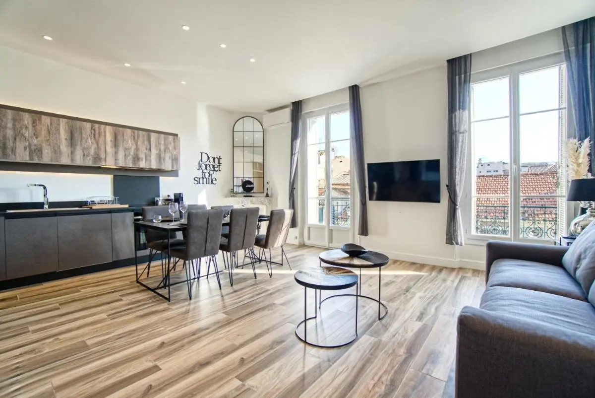 Image 4 of Superbe 3 pièces refait à neuf classé 4 étoiles avec ascenseur et balcon à pied de la plage et du palais des festivals