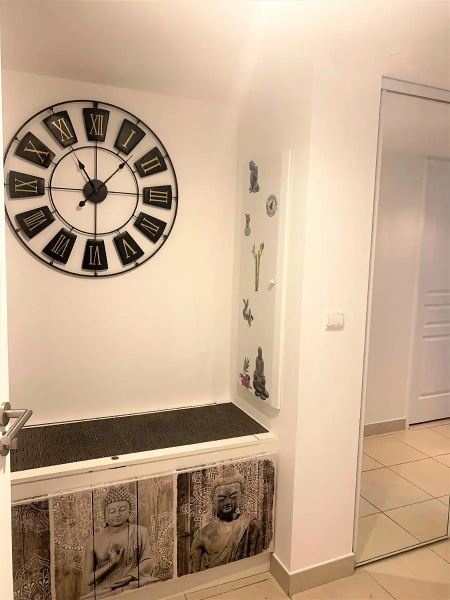 Image 4 of T2 proche de la gare, à 10 minutes à pieds de la Croisette, piscine & parking dans résidence de haut standing