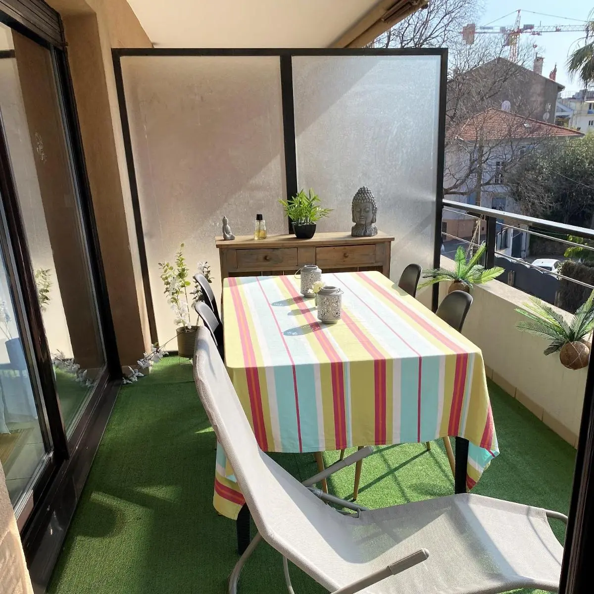 Image 3 of T2 proche de la gare, à 10 minutes à pieds de la Croisette, piscine & parking dans résidence de haut standing