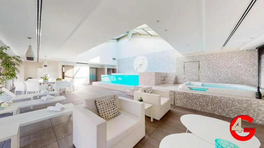 Image of THE POOL HOUSE Cannes