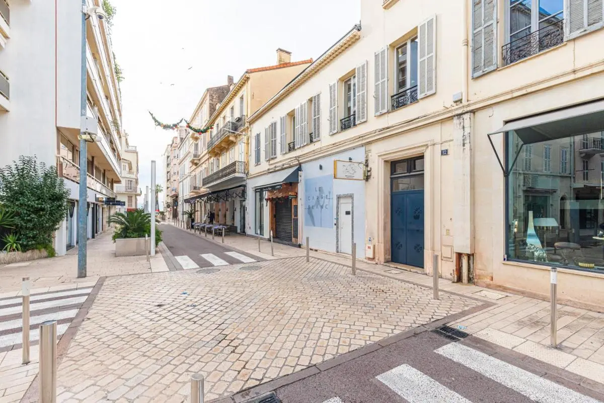 Image 5 of Travel lodge