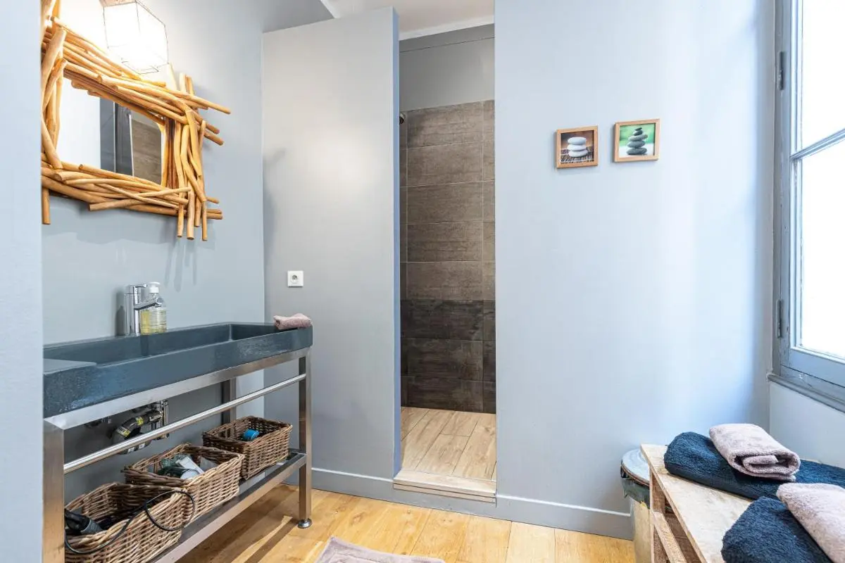 Image 2 of Travel lodge