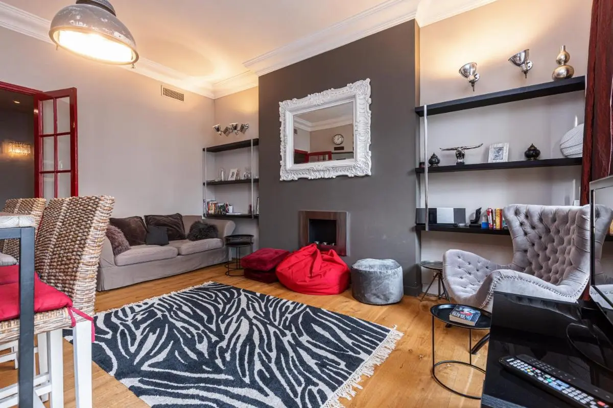 Image 3 of Travel lodge