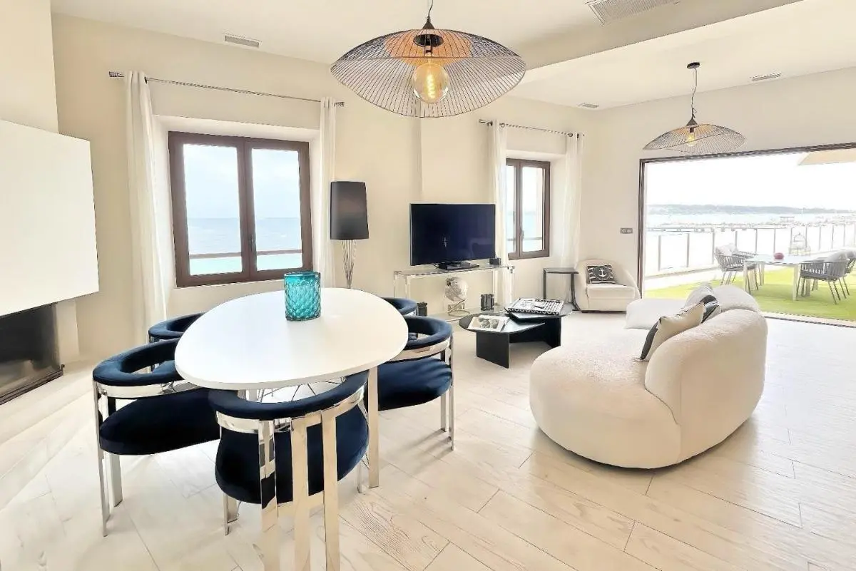 Image 4 of Villa Marsa – Cannes – on beach