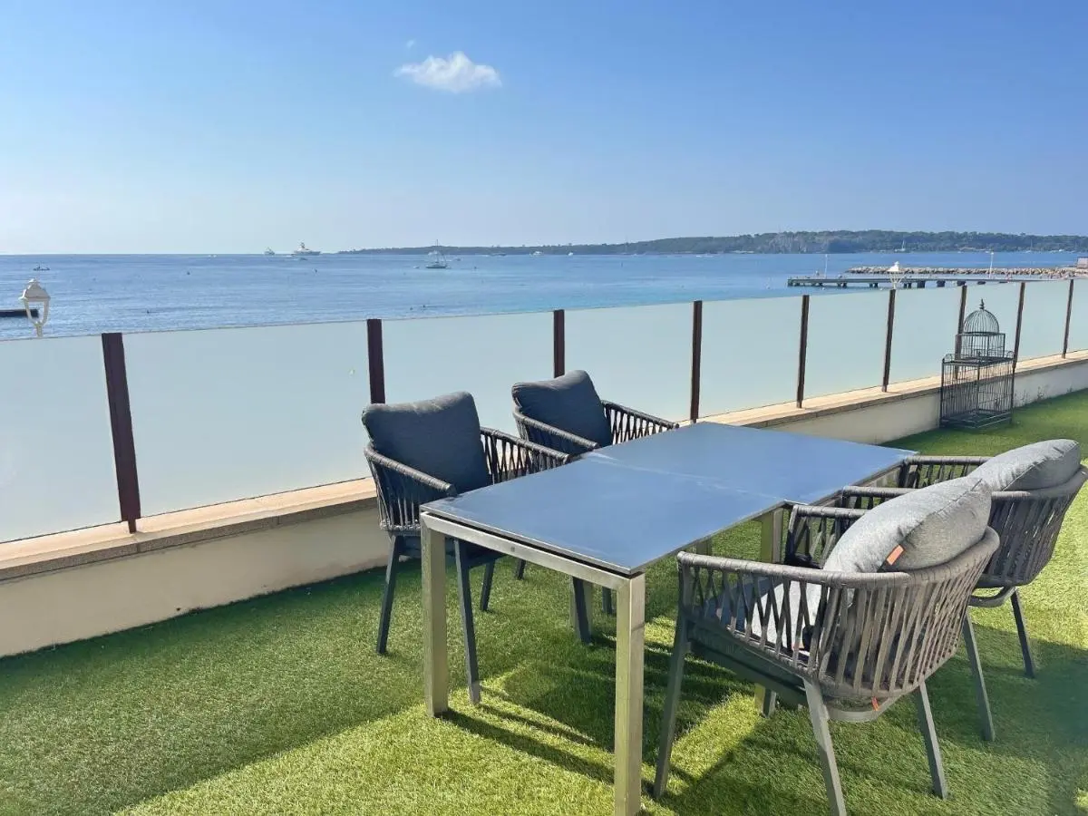 Image 5 of Villa Marsa – Cannes – on beach