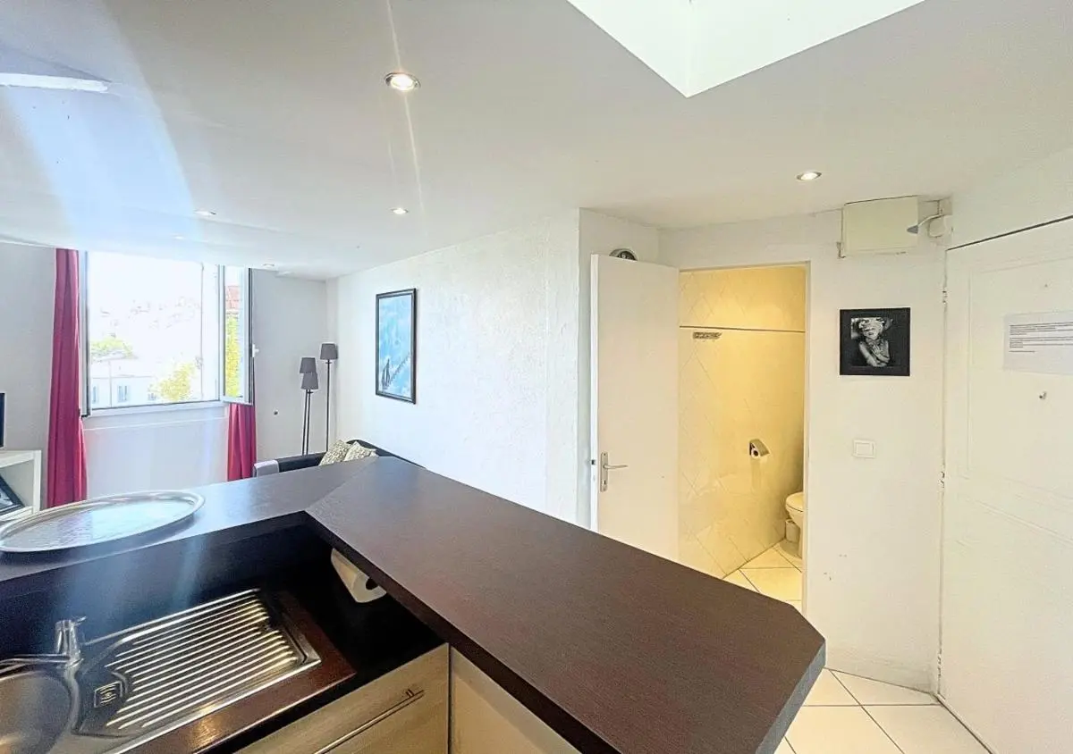 Image 2 of Viva Riviera Central 1 Bedroom Place Gambetta