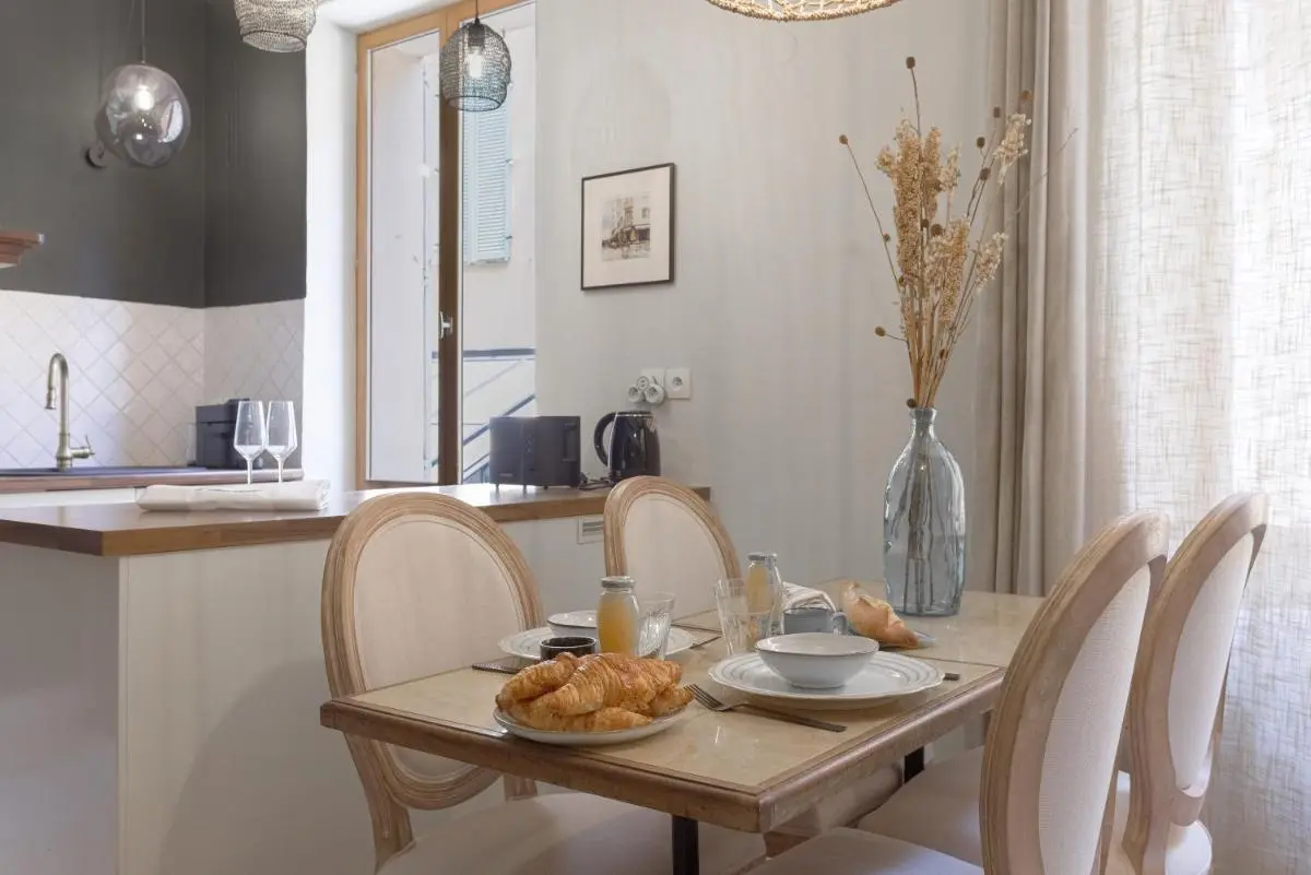 Image 3 of ” L’americannes ” Coeur du Suquet – Au charme Français – Clim – Wifi