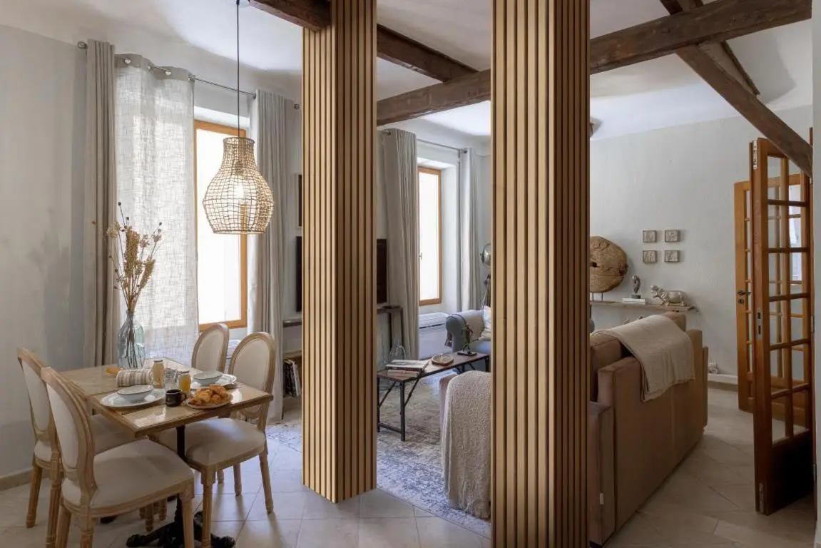 Image 5 of ” L’americannes ” Coeur du Suquet – Au charme Français – Clim – Wifi