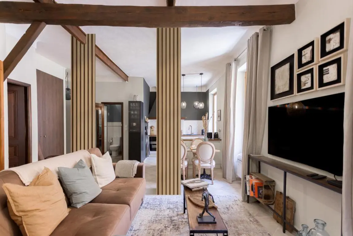 Image 4 of ” L’americannes ” Coeur du Suquet – Au charme Français – Clim – Wifi