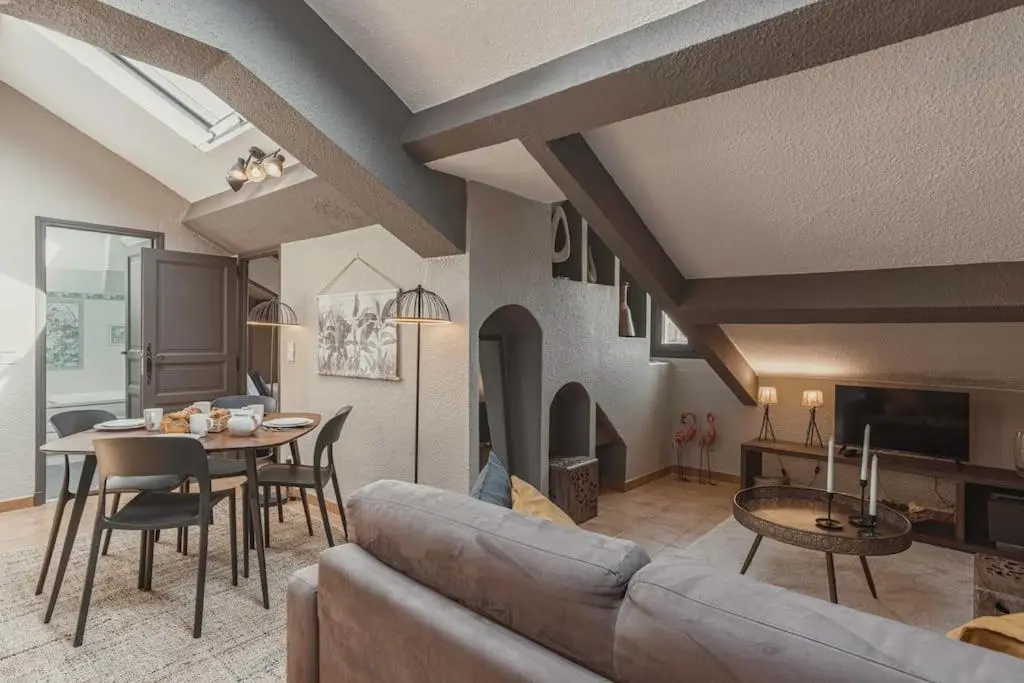 Image 3 of ” Le Manoir du Riouffe ” CityCenter – Charme à la Française – CONGRES – Clim – Wifi