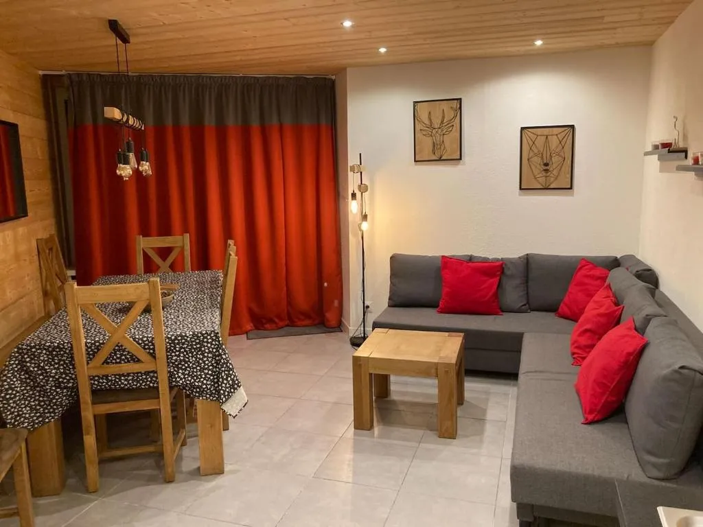 Image of Great 8-pax ski-in ski-out apartment in Tignes Val Claret