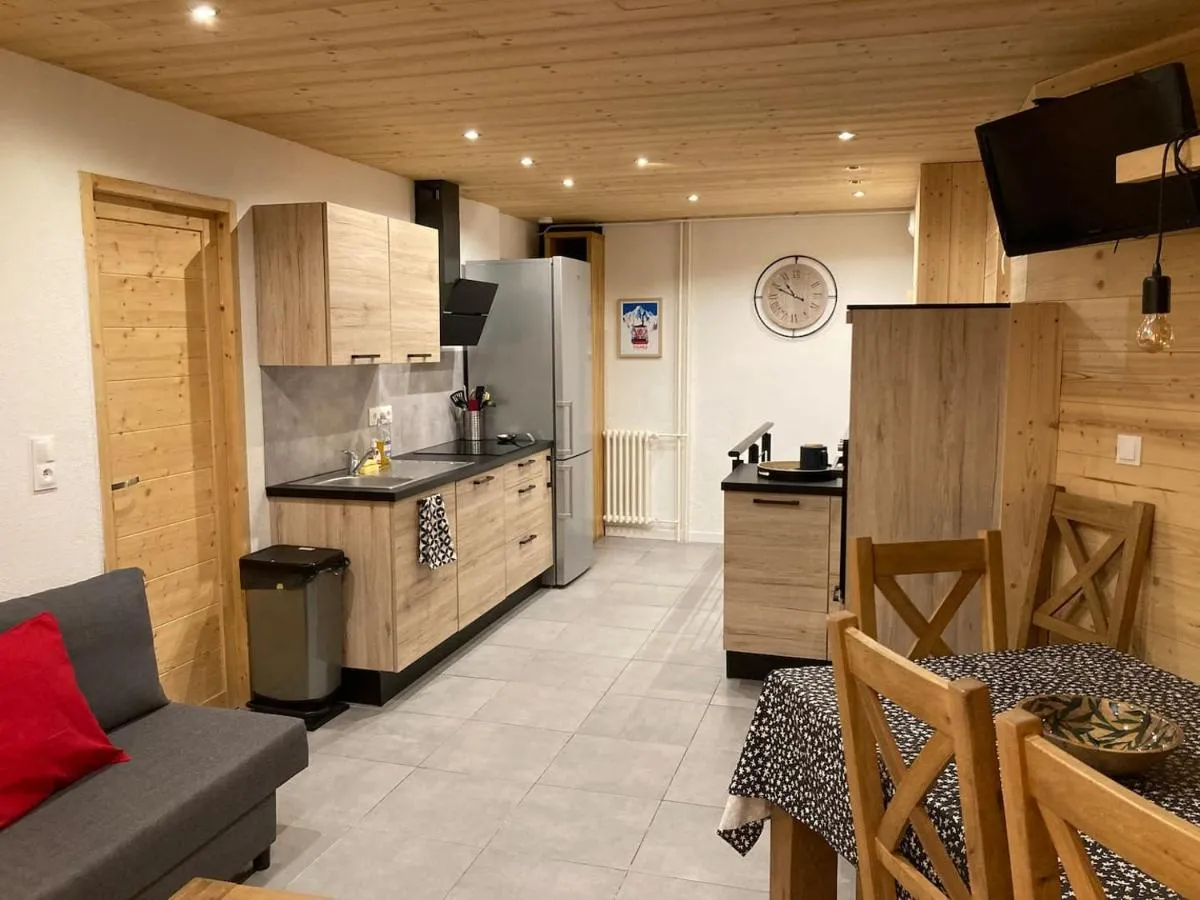 Image 2 of Great 8-pax ski-in ski-out apartment in Tignes Val Claret
