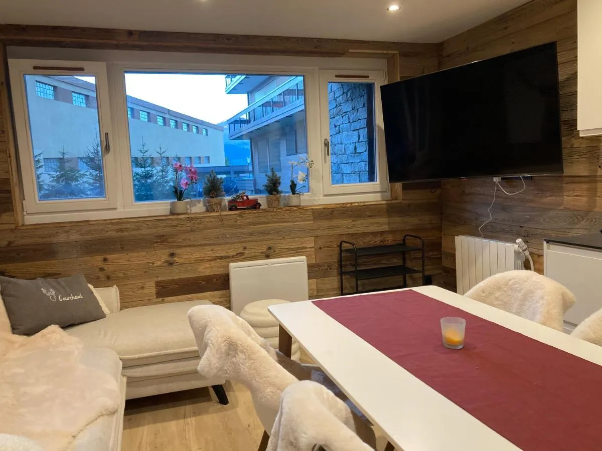Image 2 of 1650 Moriond – 2 Double Bedroom near Snow Front