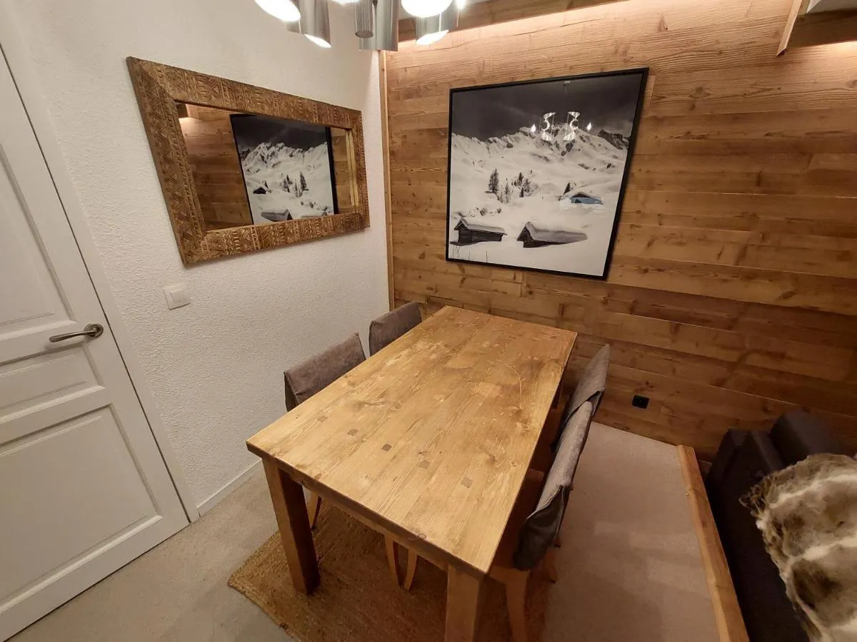 Image 1 of 40m2 – Ski aux pieds – La Tania – Parking couvert