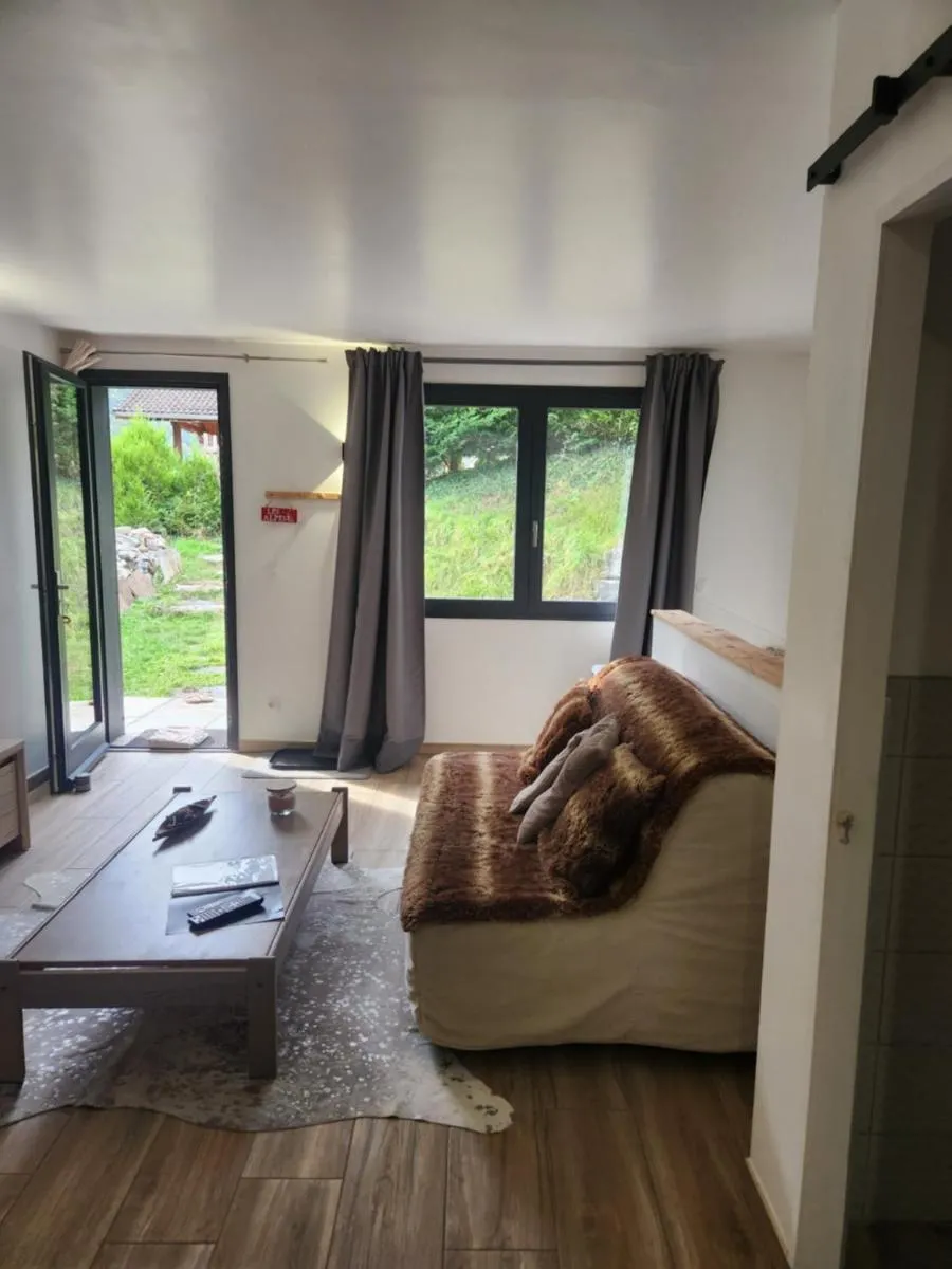 Image 3 of Agréable appartement rénové situé dans les hauteurs de Brides