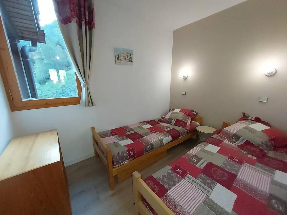 Image 3 of Appart. 3 Pièces Mezzanine – Proche Pistes – Crève Coeur – FR-1-356-503