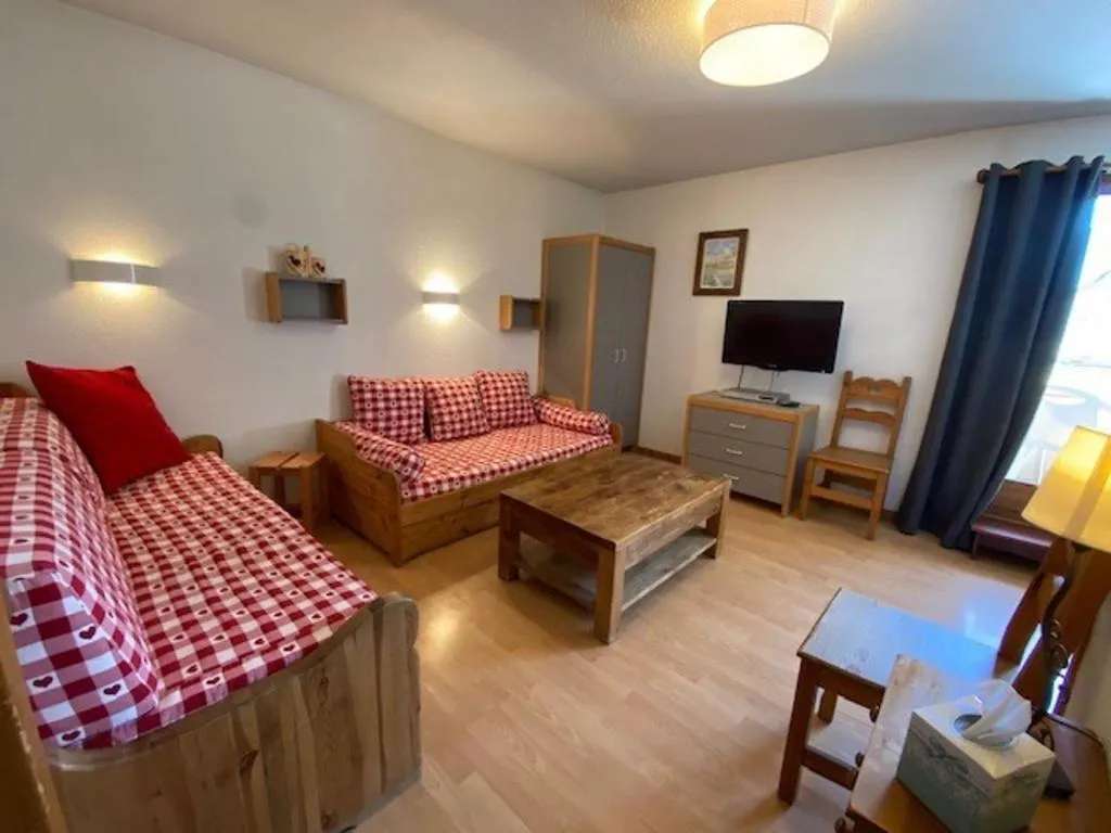Image of Appartement 2* Confort 5 Pers, Balcon, Centre de Brides-les-Bains, Proche Thermes & Télécabine – FR-1-512-137